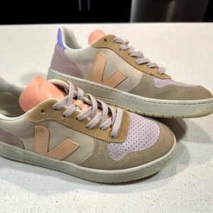Veja v10 Suede Multico Peach Size 40
